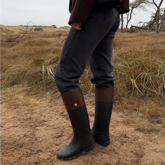 Burberry Shoes - Burberry Two Toned Equestrian Bridle Wellington Rain Boots